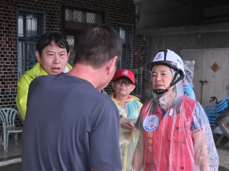 游淑貞冒雨逐戶撤離  守護鄉親安全　45戶86人完成安置